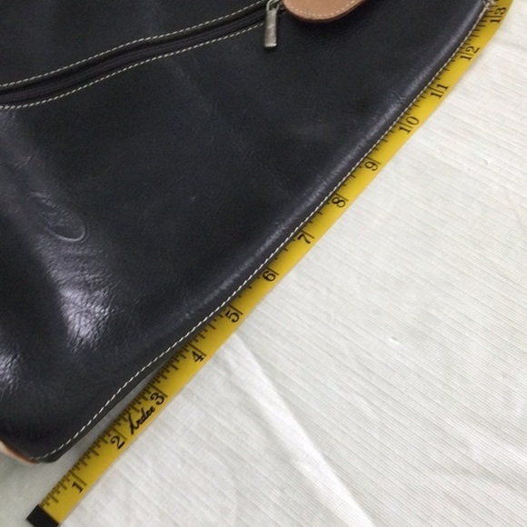 Woman’s Bag Style by Vera Pelle Shoulder Strap zips to convert to a Backpack. main image 7